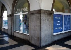 Аптека Бетховена в западном здании плацдарма Аптека Бетховена в западном здании плацдарма