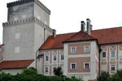 Римская башня замка Ламберг в Штайре Римская башня замка Ламберг в Штайре
