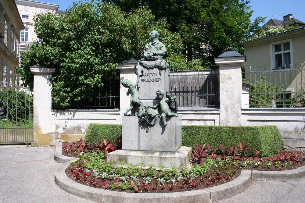 Памятник Антону Брукнеру в Штайре