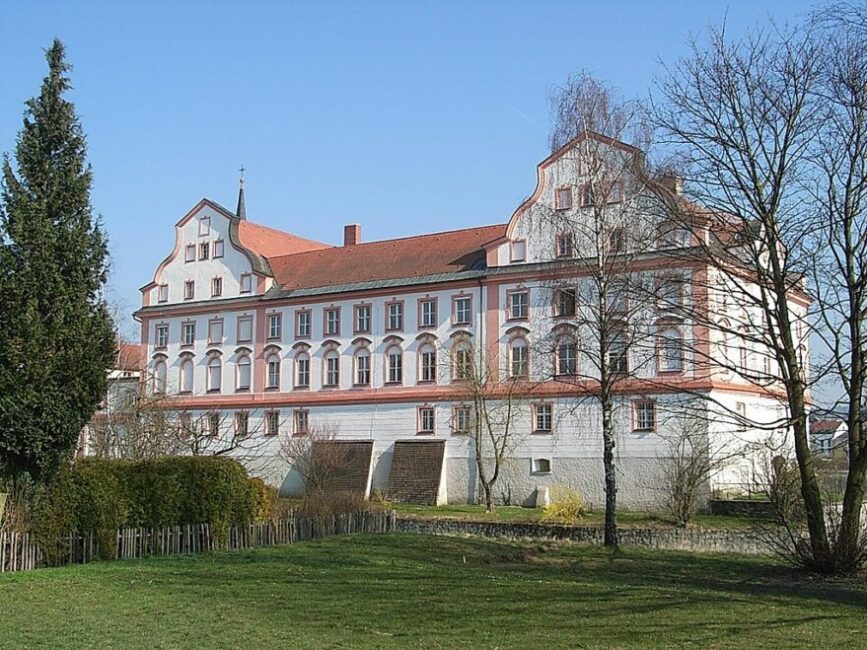 Замок Нойхаус (Schloss Neuhaus)