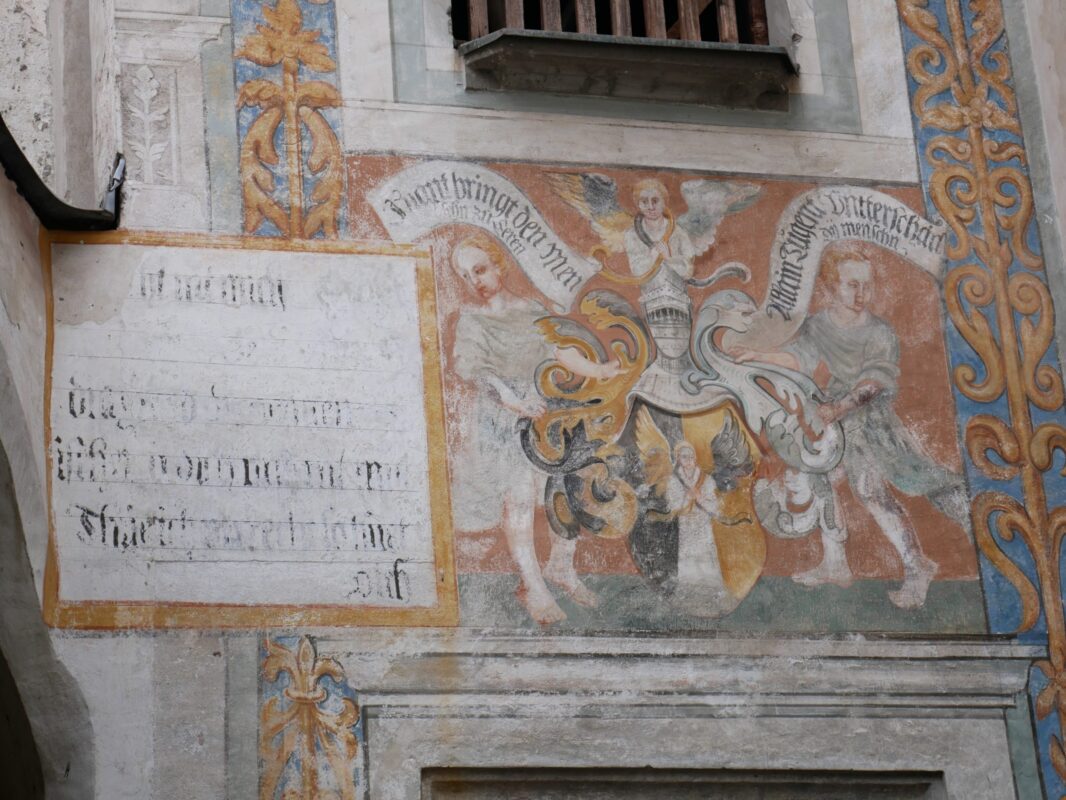 Фрески во дворе дома Stadtplatz 17 в Штайре